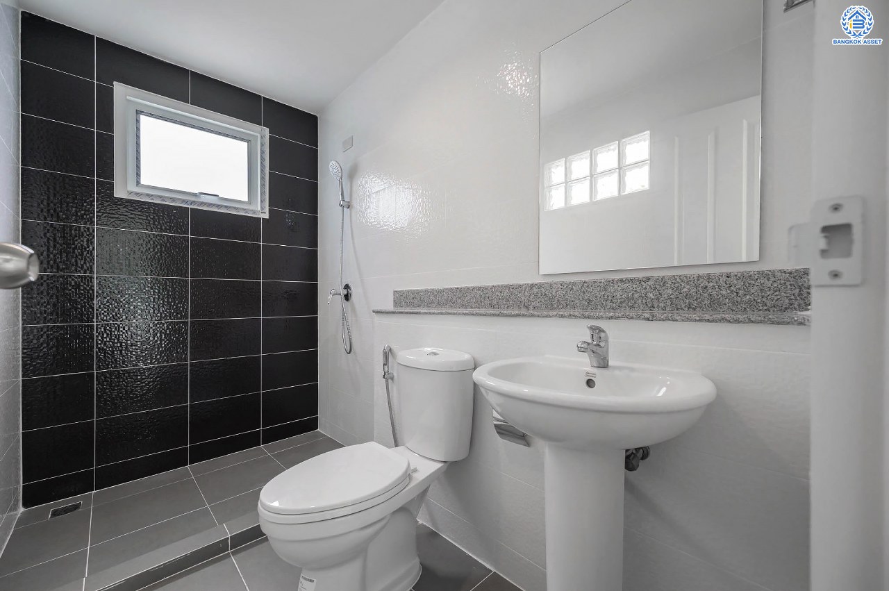 บ้านมือสองตกแต่งใหม่ โครงการ ชัยพฤกษ์ ติวานนท์-ราชพฤกษ์1 เนื้อที่ 56.20 ตร.ว. ฟังก์ชัน 3 ห้องนอน 2 ห้องน้ำ จอดรถได้ 1 คัน สภาพแวดล้อมดี บนทำเลศักยภาพ หน้าโครงการติดถนนใหญ่ เชื่อมต่อถนนราชพฤกษ์ ใกล้จุดขึ้นทางด่วน "ศรีสมาน" ใกล้ห้าง "เซ็นทรัลเวสเกต" และ "โรบินสันศรีสมาน"...